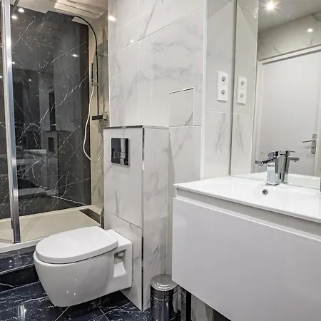 Le 901 Apartment *